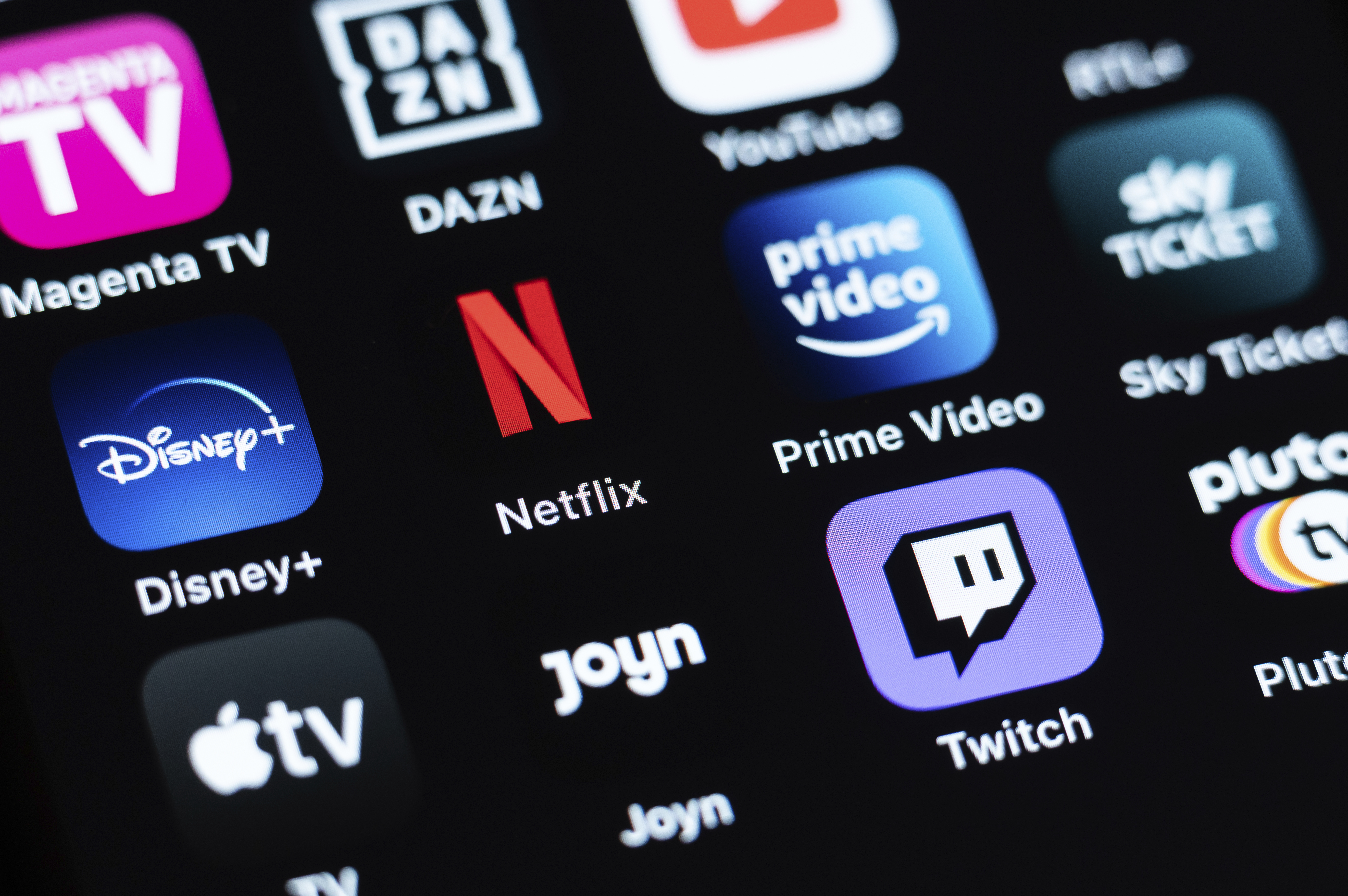 Abonnement IPTV remplace Netflix Canal+ DAZN France